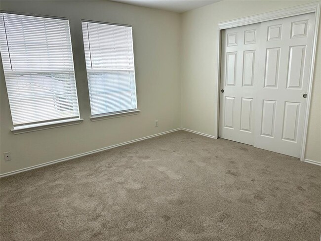 Building Photo - 307 Grutsch Dr