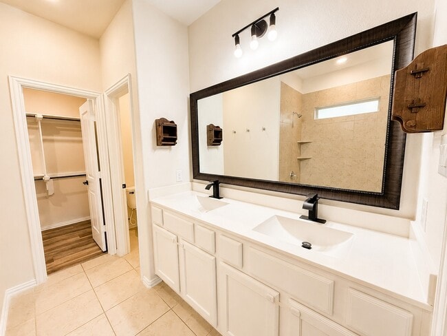 Building Photo - 15230 Stuart Bat Cave Ln