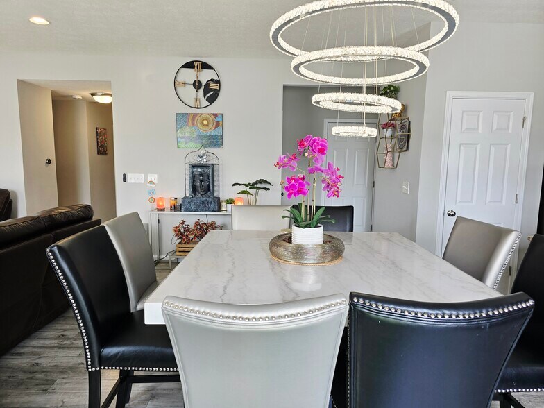 Building Photo - 6885 Charlestown Ln