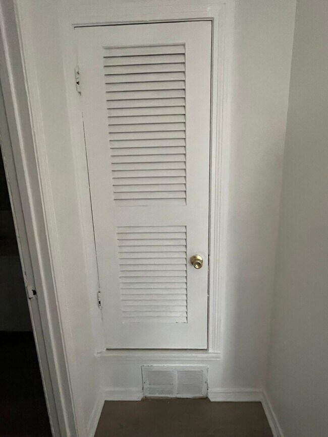 Building Photo - 1610 58th St