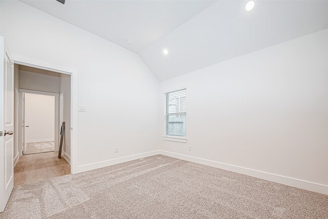 Building Photo - 4934 Finns Lndg St