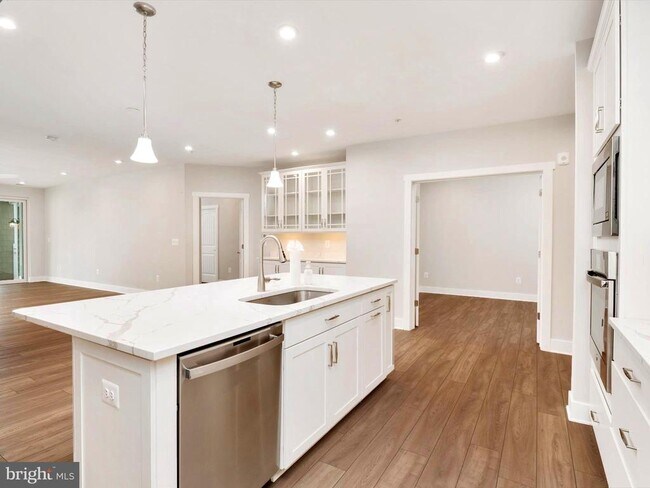 Building Photo - 170 Harrier Wy