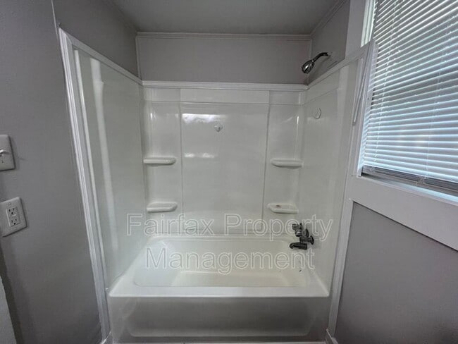 Building Photo - 2609 Ashe St