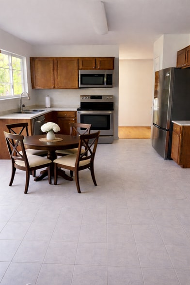 Building Photo - 9315 Brandon St