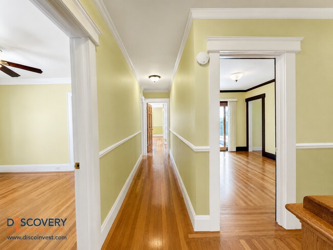 Building Photo - 327 San Carlos Ave