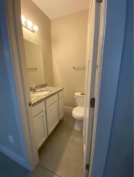 Building Photo - 8160 E 34th Ct S