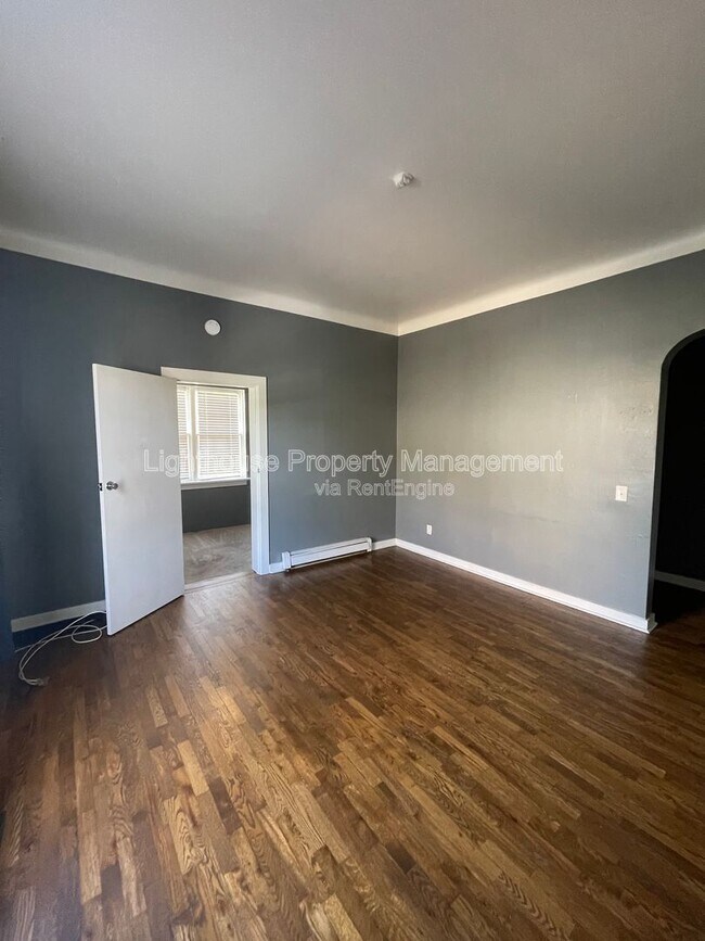 Building Photo - 809 W Cedar St