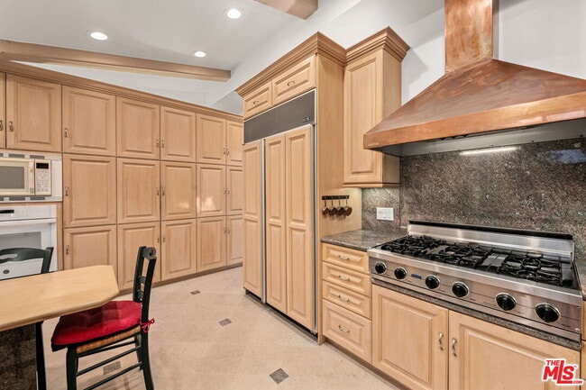 Building Photo - 221 Bellino Dr