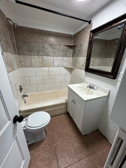 Building Photo - 1488 E Thacker St