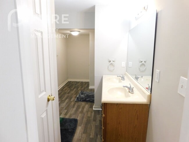 Building Photo - 5208 Highland Ave