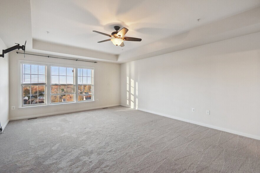 Building Photo - 12910 Hallwood Pl