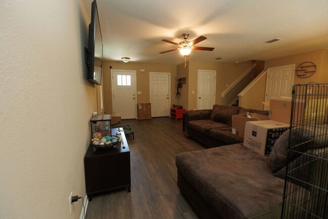 Building Photo - 3 Bedroom 2.5 bath home near Downtown with quick access to I-95 and the beaches