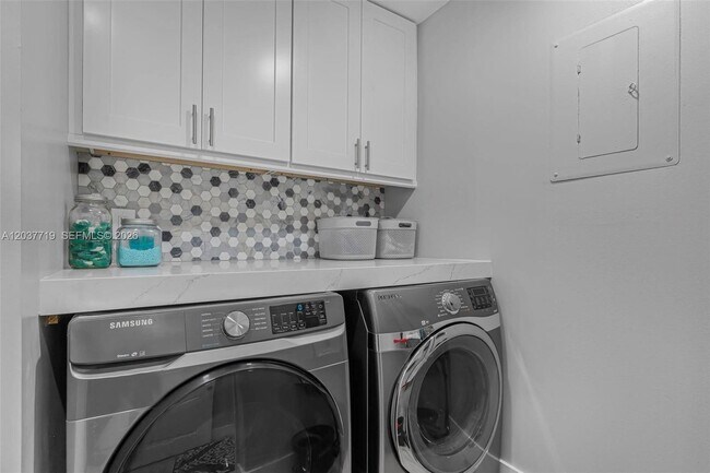 Building Photo - 8770 Azalea Ct