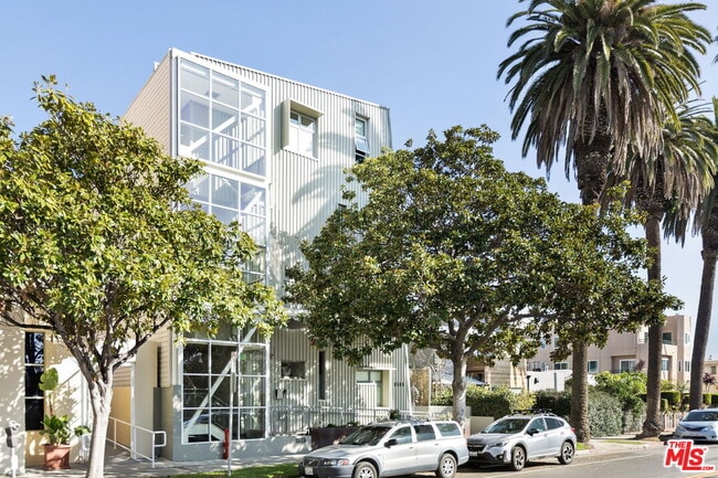 Building Photo - 1513 9th St