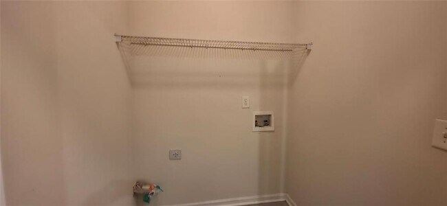 Building Photo - 162 Walnut St SW