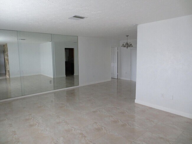 Building Photo - 1283 Anhinga Dr