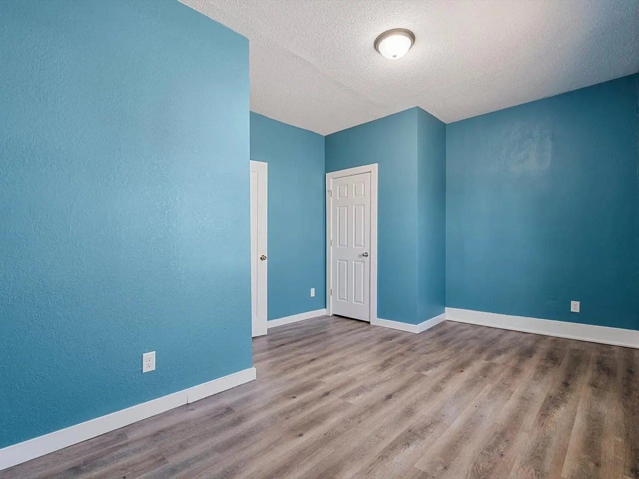 Building Photo - 621 7th St