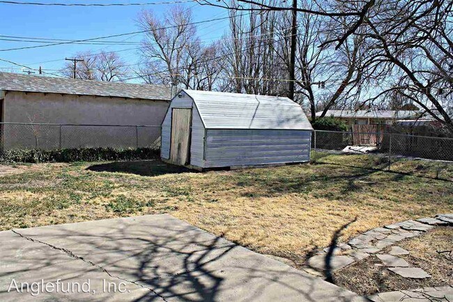 Building Photo - 2 br, 1 bath House - 908 W Summit St.