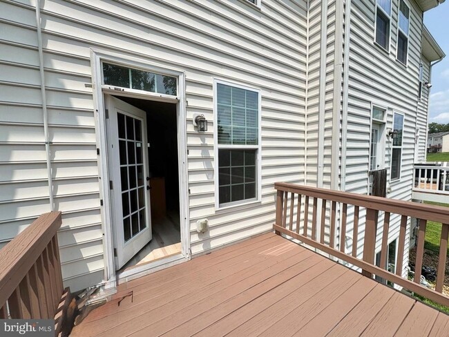 Building Photo - 127 Streamview Dr