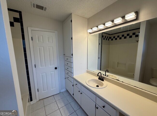 Building Photo - 105 Mockingbird Dr