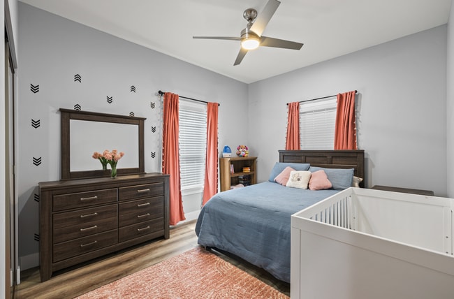 Building Photo - Updated Midtown Home