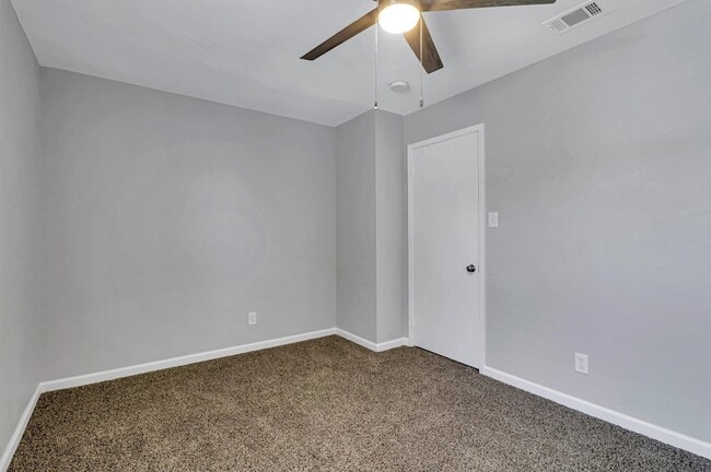 Building Photo - 401 S Cannady Dr