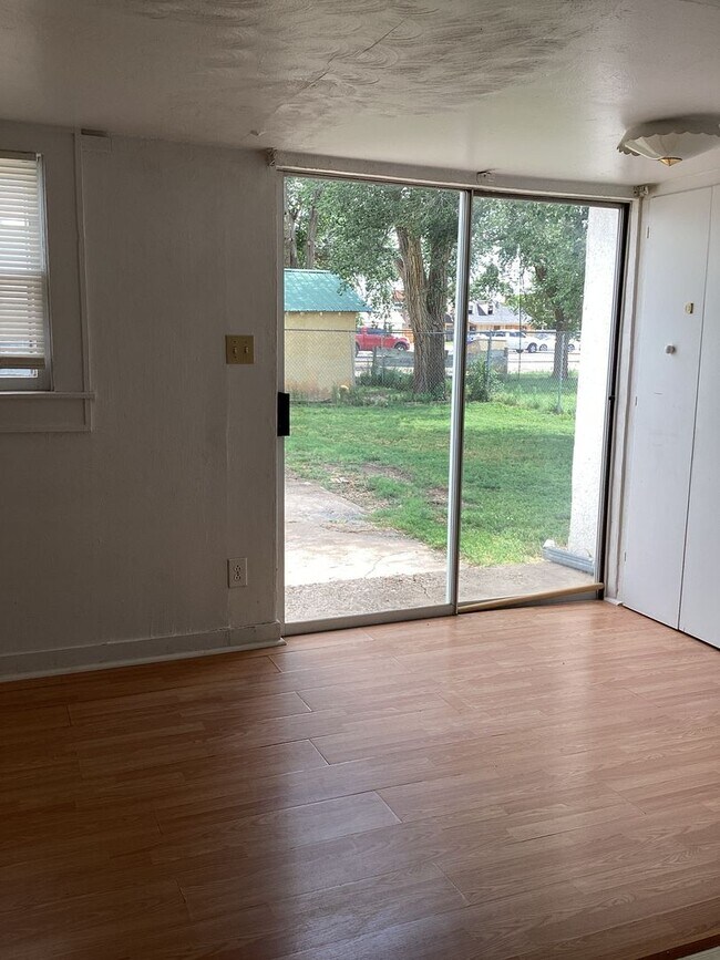 Building Photo - 3 Bed Du-Plex! Located in Portales, Close to ENMU!