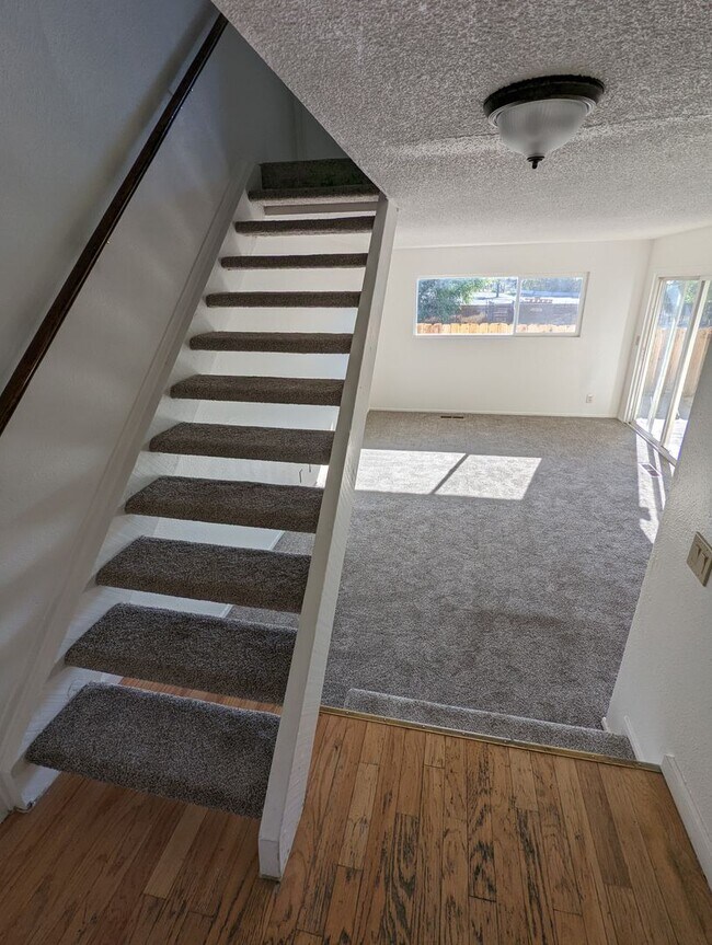 Building Photo - Cozy Two Bedroom, One and a Half Bath Townhouse