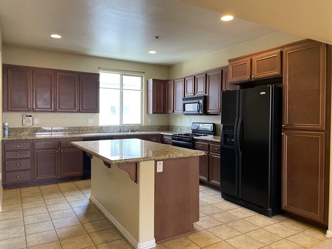 Building Photo - 300 Tesoro Gln