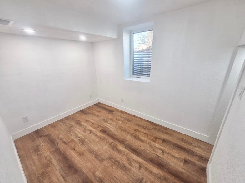 Building Photo - 433 E Bridge St