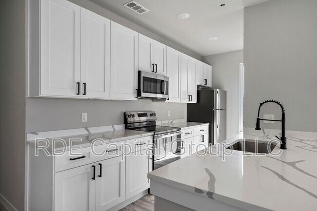 Building Photo - 948 S Corinth St Rd