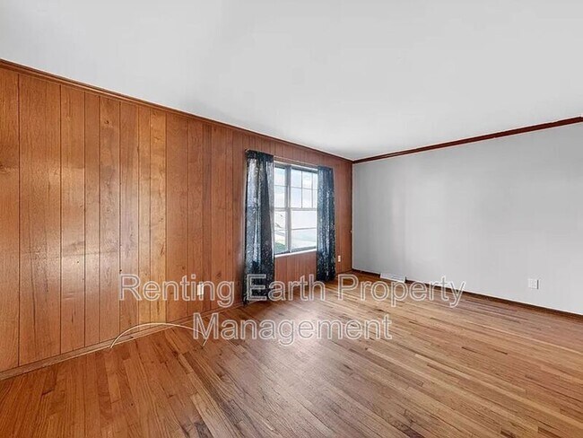 Building Photo - 8908 Scottdale Ave