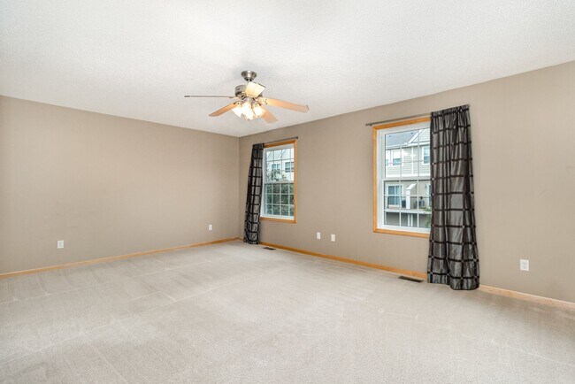 Building Photo - 2 Bed | 2 Bath in The Lakes of Blaine
