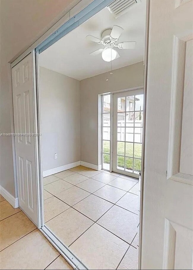 Building Photo - 14001 Oak Ridge Dr