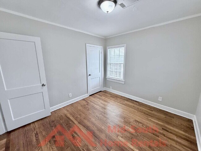 Building Photo - 1156 Brower St