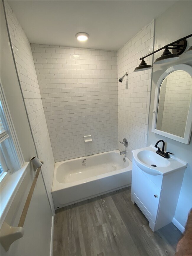 Building Photo - 1617 Mayhew St