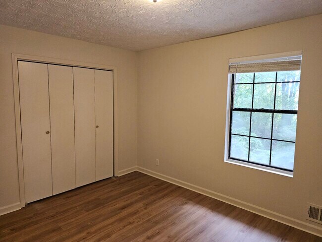 Building Photo - 490 S Jeff Davis Dr