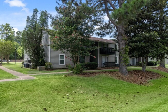 Community Exterior - Creekside Apartments