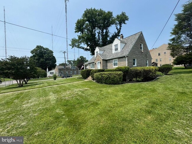 Building Photo - 410 Paoli Ave