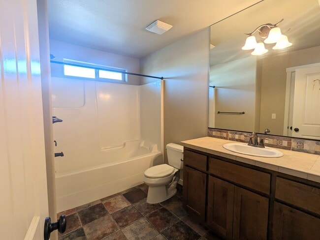 Building Photo - Gorgeous 3x2 townhouse, single-car garage, and two gas fireplaces