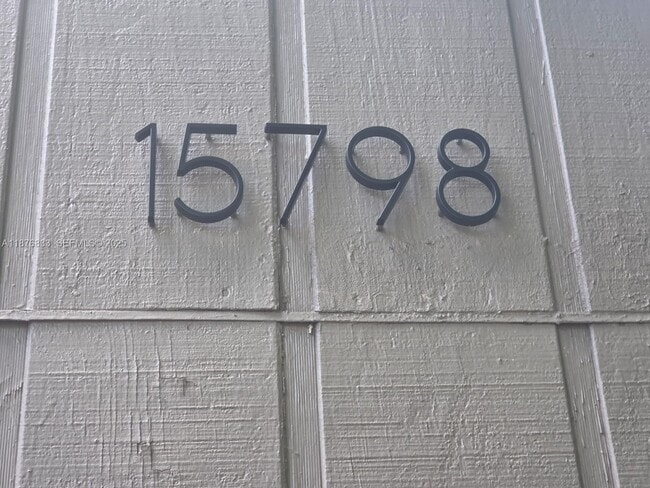 Building Photo - 15798 Woodgate Ct