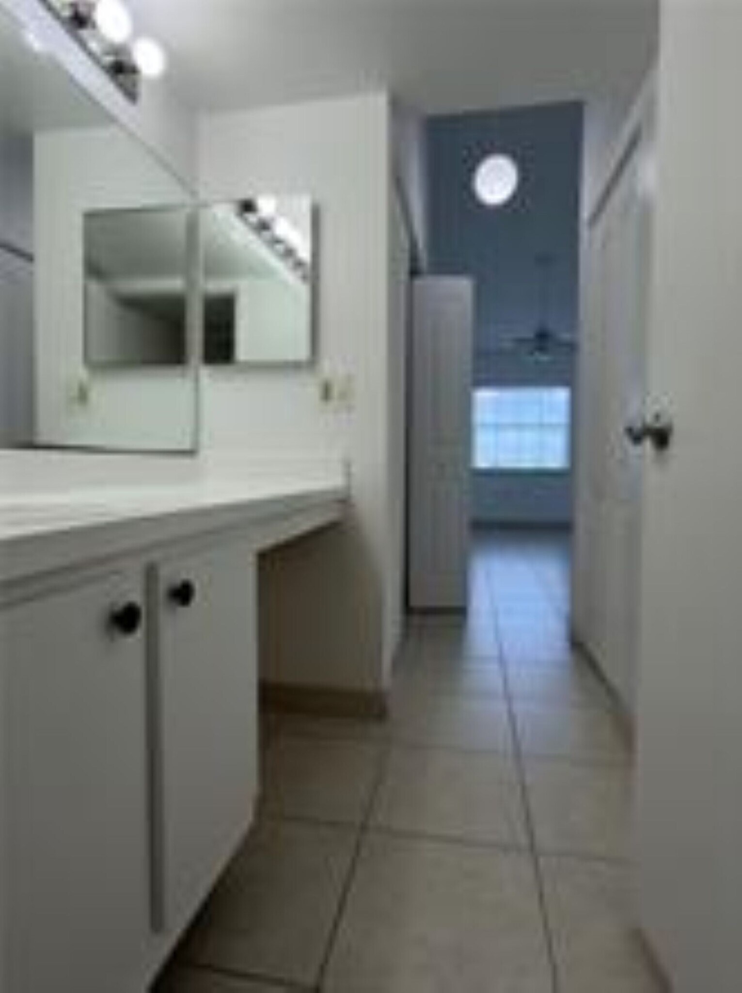 Building Photo - 2803 N Oakland Forest Dr