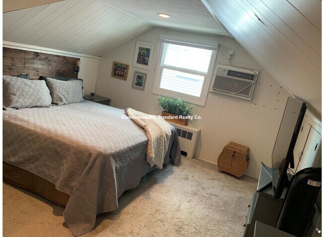 Building Photo - 53 Gale St