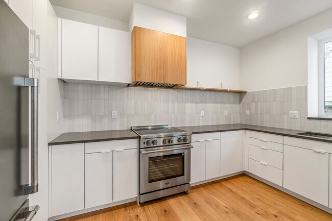 Building Photo - Brand New Construction! 2 Bedroom 2.5 Bath...
