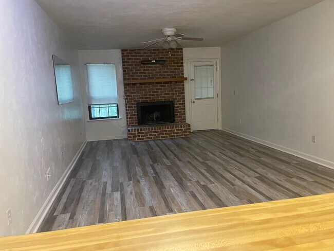 Building Photo - 1873 Larette Dr