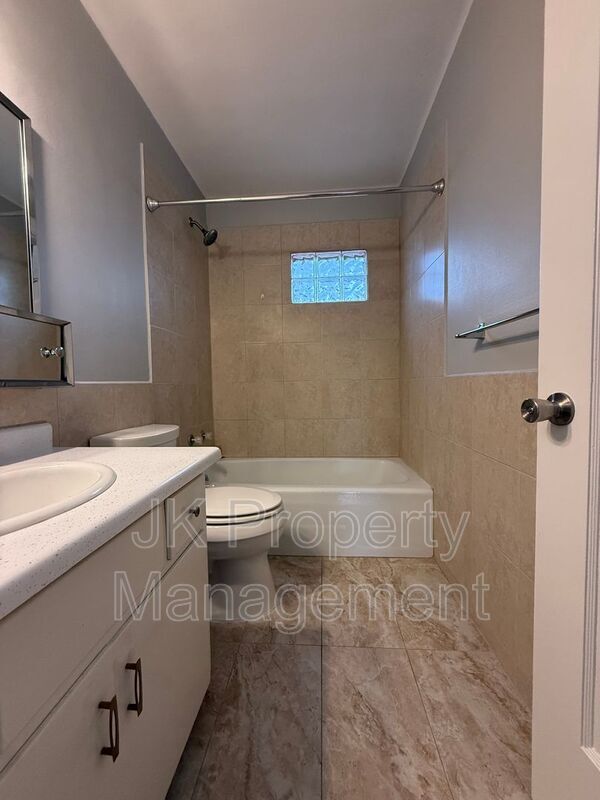 Building Photo - 115 16th St N