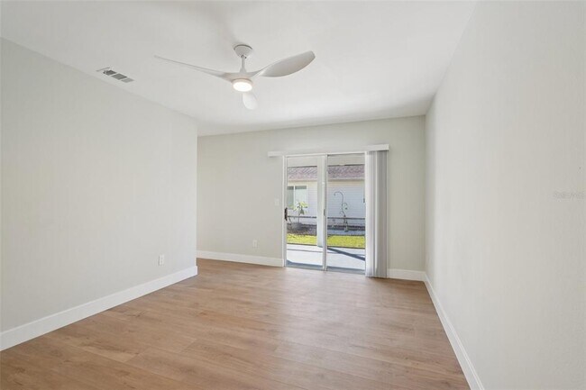 Building Photo - 123 Edgewater Cir