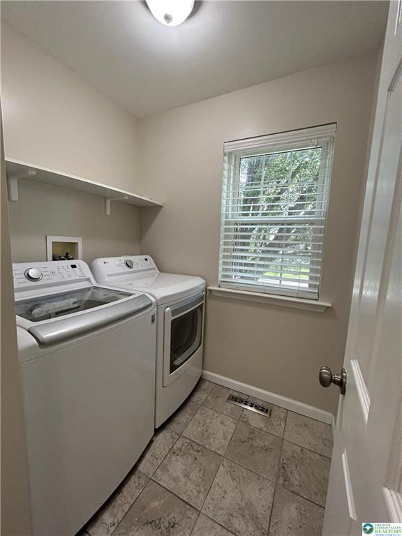 Building Photo - 2490 Chestnut Ln