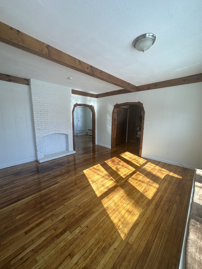 Building Photo - 409 Cedar St