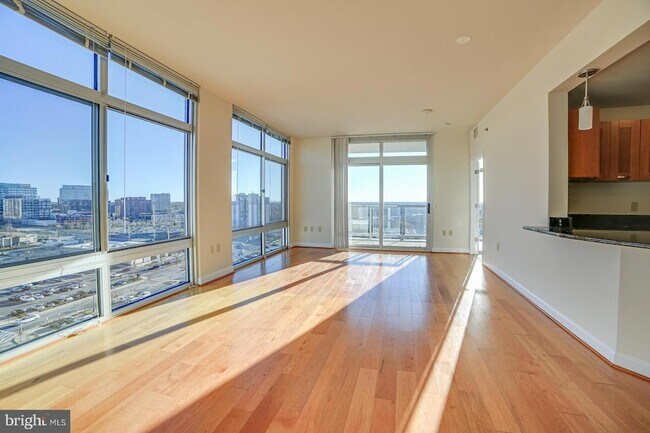 Building Photo - 5750 Bou Ave